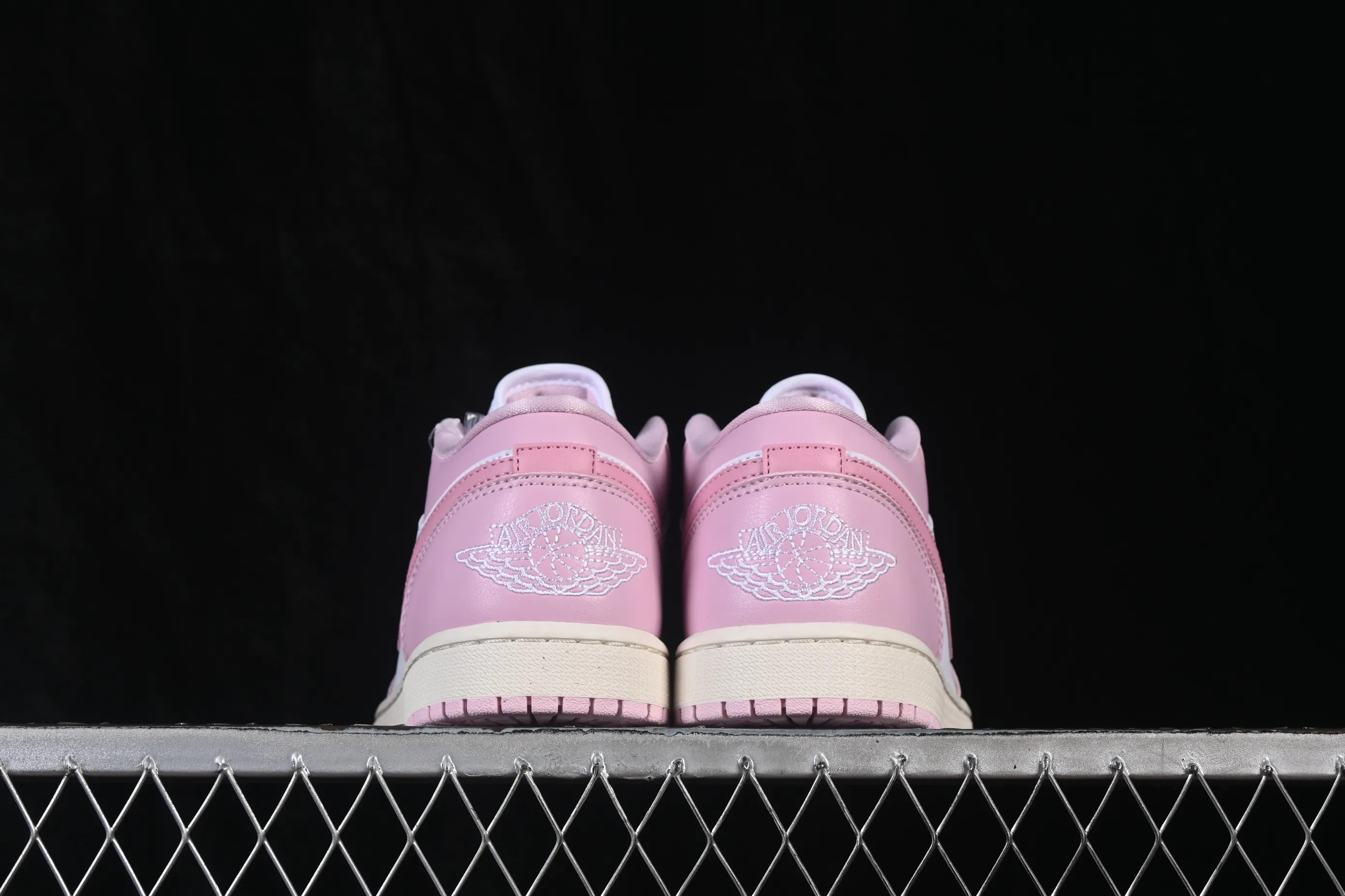 All categories Air Jordan Jordan series basketball shoes Air Jordan 1 Low Air Jordan 1 Low AJ1 Joe 1 white and pink low-top retro culture basketball shoes DC0774-607